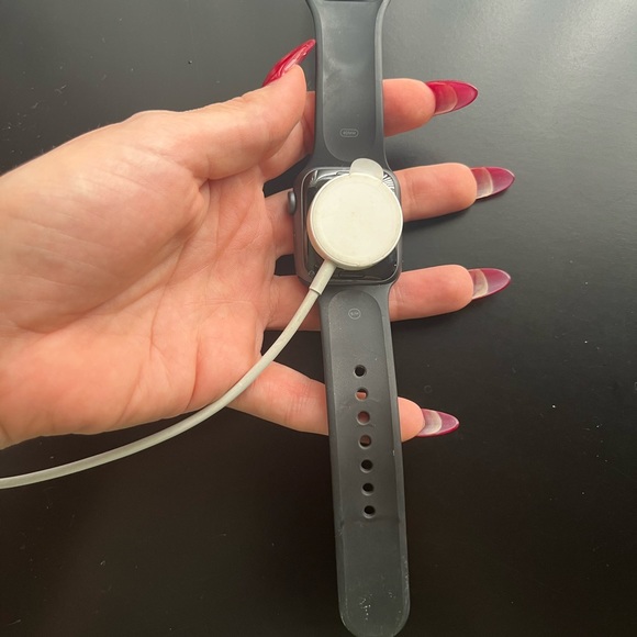 Apple Watch Series 4, 40mm - Picture 3 of 6